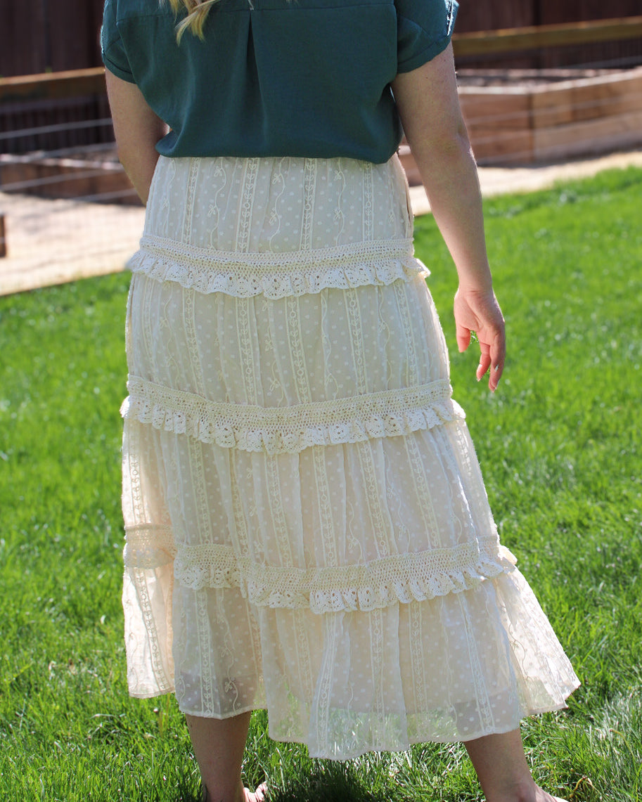 Ivory lace midi skirt with pockets and feminine details