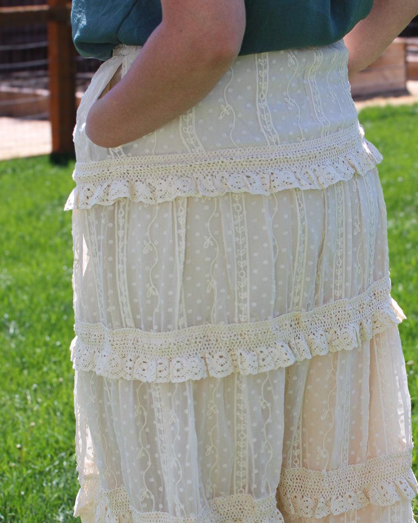 Ivory lace midi skirt with pockets and feminine details